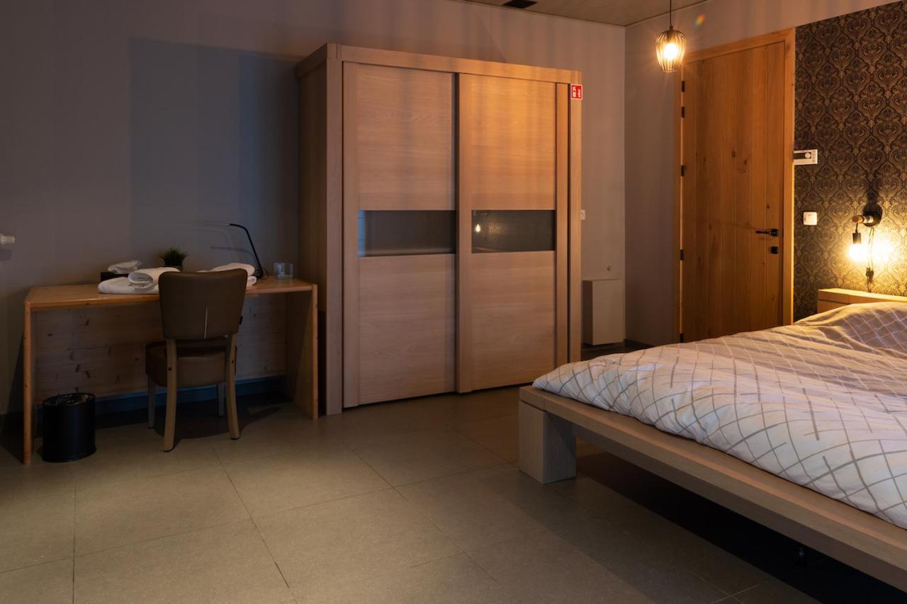 Oud Gemeentehuis Poelkapelle Kültér fotó